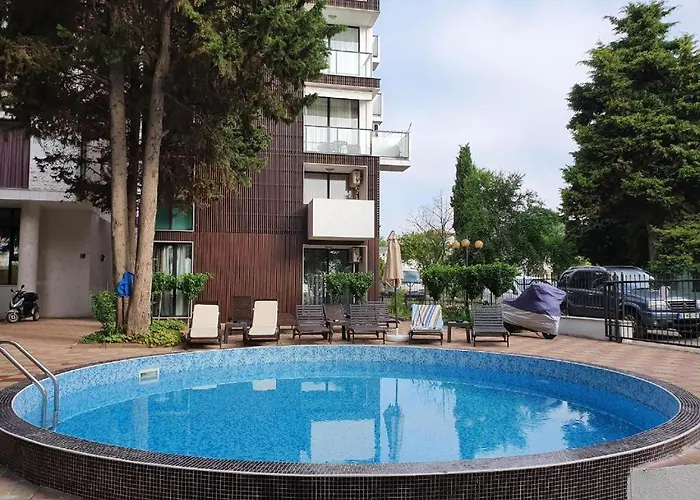 Amara Butik On The First Line Ravda